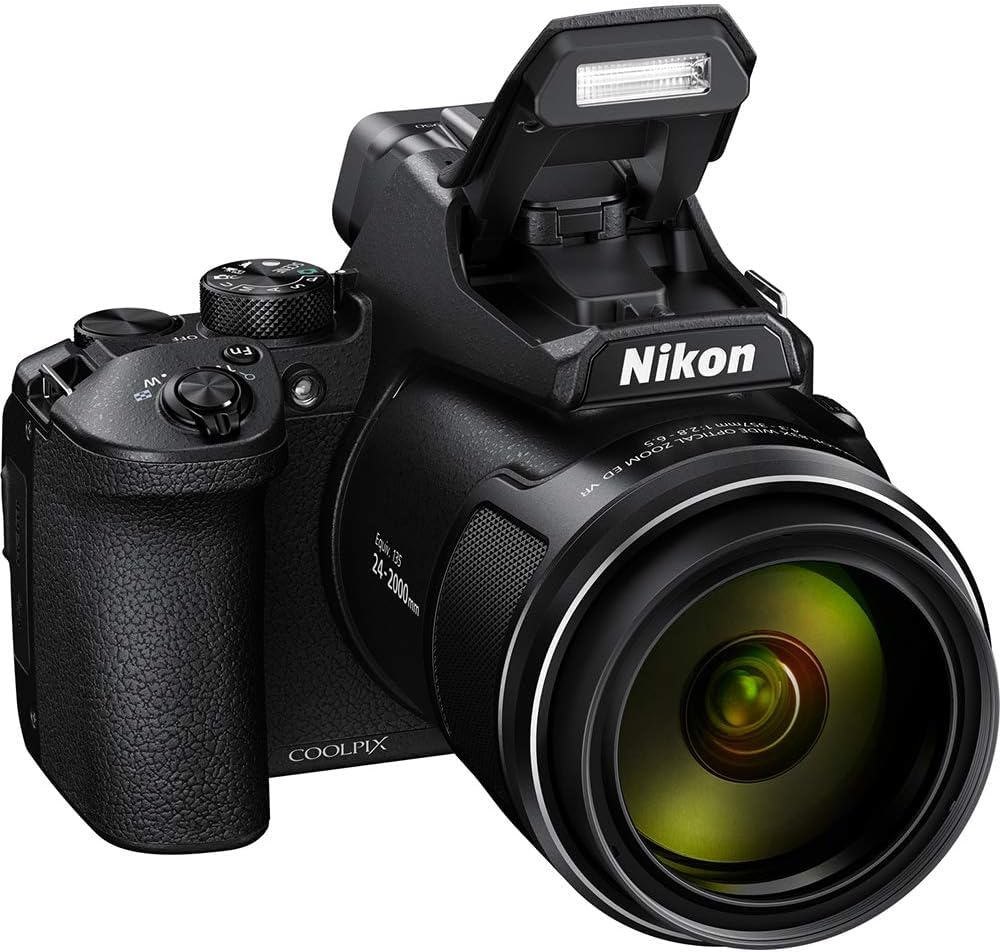 Nikon COOLPIX P950 vari-angle LCD supports flexible shooting angles.