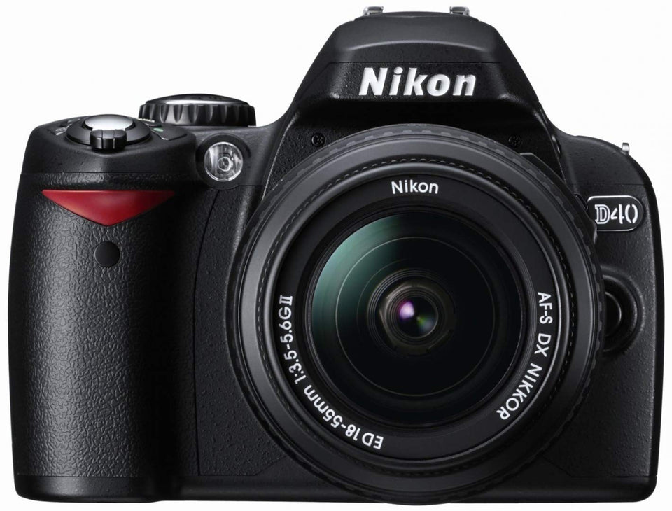 Nikon D40 DSLR with kit lens ready for beginner photography