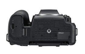 Nikon D7500 51-point AF with cross-type sensors for precision.