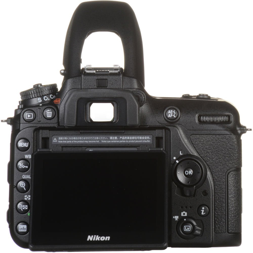 8 fps shooting helps capture fast action with clarity.