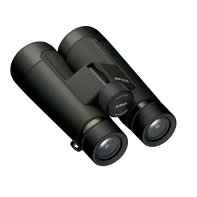 Nikon PROSTAFF P7 10x50 long eye relief supports comfortable wear with glasses.