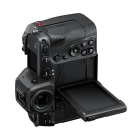 Nikon Z 8 silent electronic shutter reduces noise during discreet shoots.