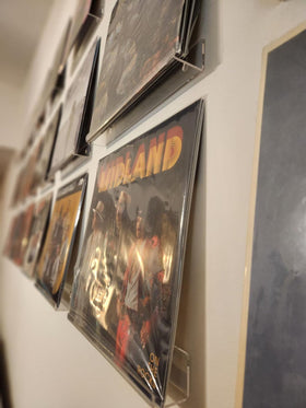 NIUBEE 6-pack wall mount for vinyl records keeps collection organized.