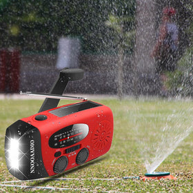 NNOOAADIO connected to smartphone to show emergency phone charging
