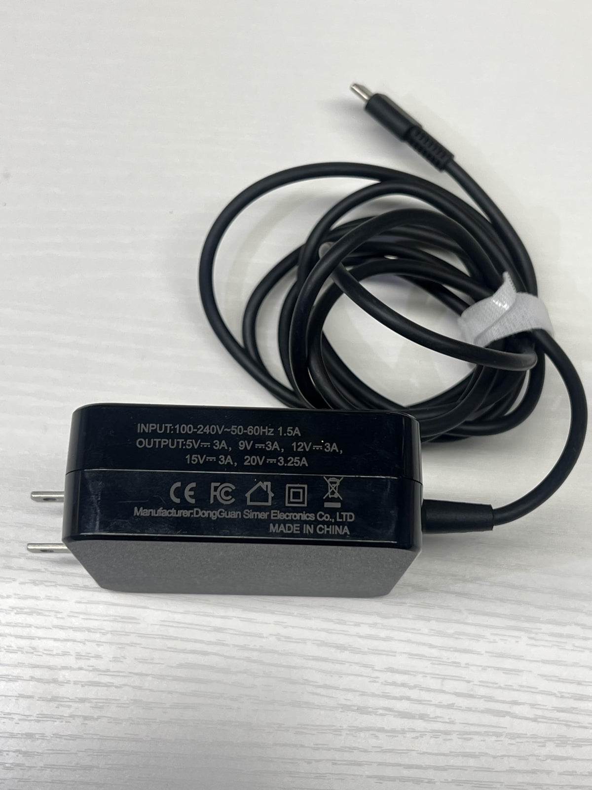 NNQEKBUF USB-C port output illustration for laptops and phones