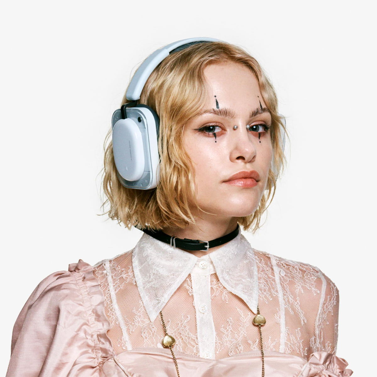 Nothing Headphone (a) over-ear bluetooth-pairing enables quick device setup.
