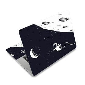 NXZGO Space Astronaut laptop skin front view protects the notebook from scratches and spills.