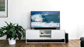 Nyrius Aries Prime supports streaming to TVs or projectors with reliable range.