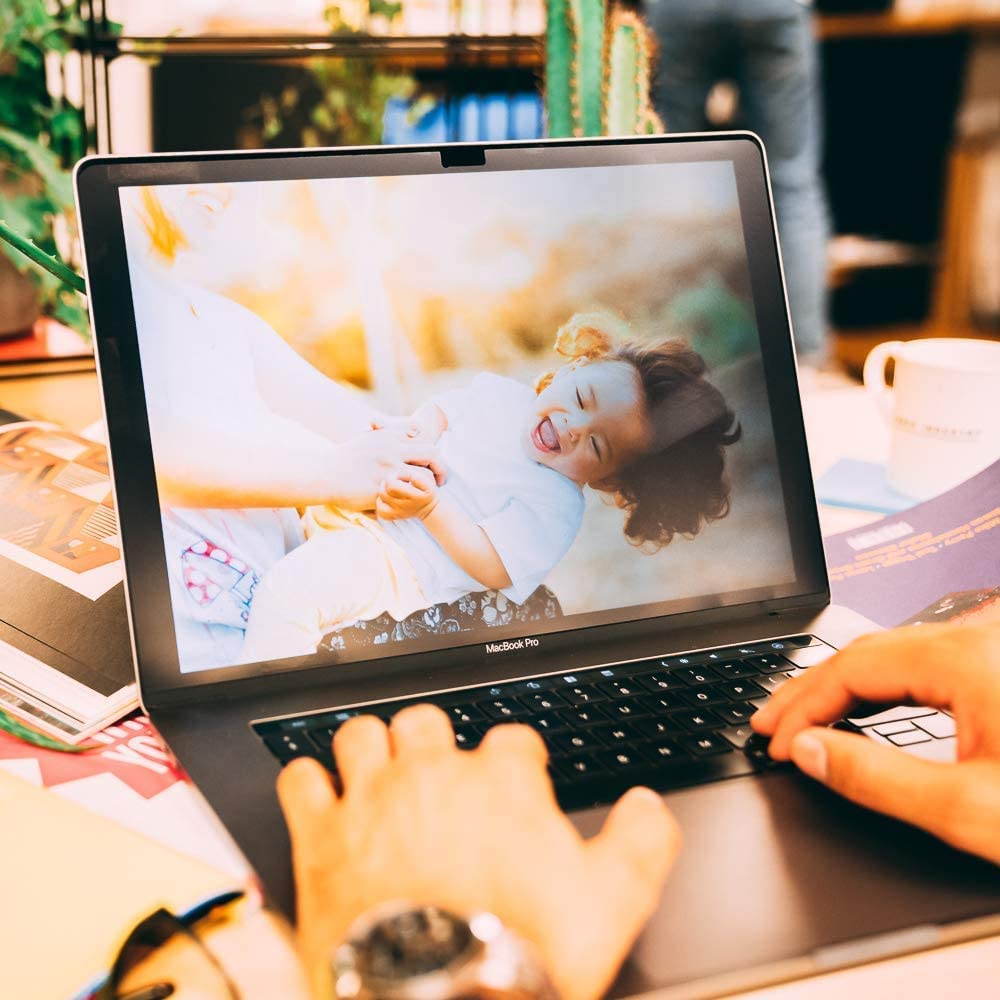 Ocushield in-use at a cafe showing reduced glare and public privacy benefit