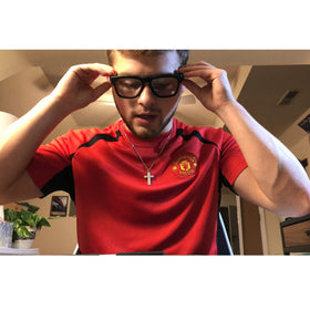 OhO sunshine worn by runner demonstrating stability and hands-free audio benefit