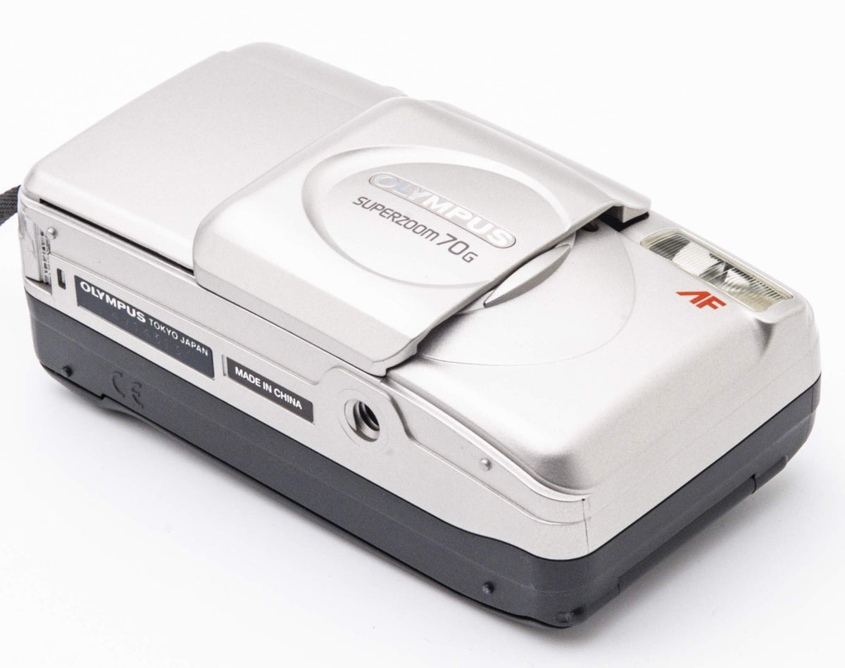 Olympus Superzoom 70 G compact design fits in a pocket or bag.