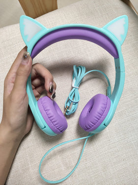 Olyre Kids Headphones microphone close-up showing built-in mic