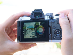 OM System OM-3 2.36m-dot OLED EVF for bright composition