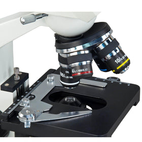 Double-layer mechanical stage on the OMAX MD82ES10 enables precise navigation