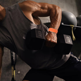omee band worn by runner outdoors showing breathable comfort during exercise