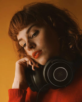 OneOdio Monitor 60 closed-back design blocking ambient noise for focused tracking.