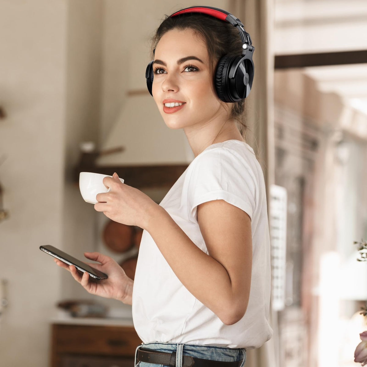 OneOdio in use paired to smartphone, easy Bluetooth setup benefit