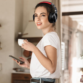 OneOdio in use paired to smartphone, easy Bluetooth setup benefit
