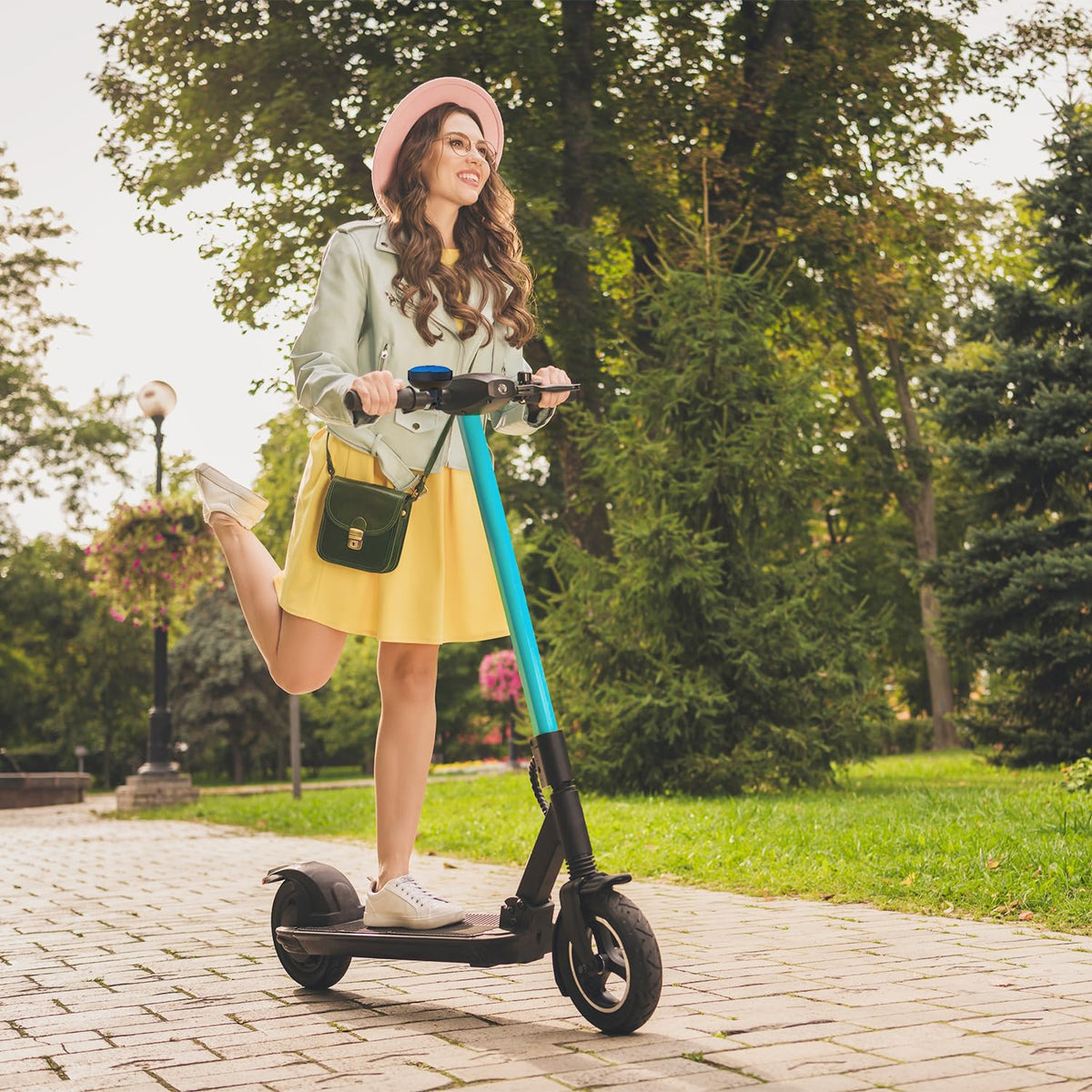 Onforu speaker on bicycle while riding demonstrating loud outdoor sound