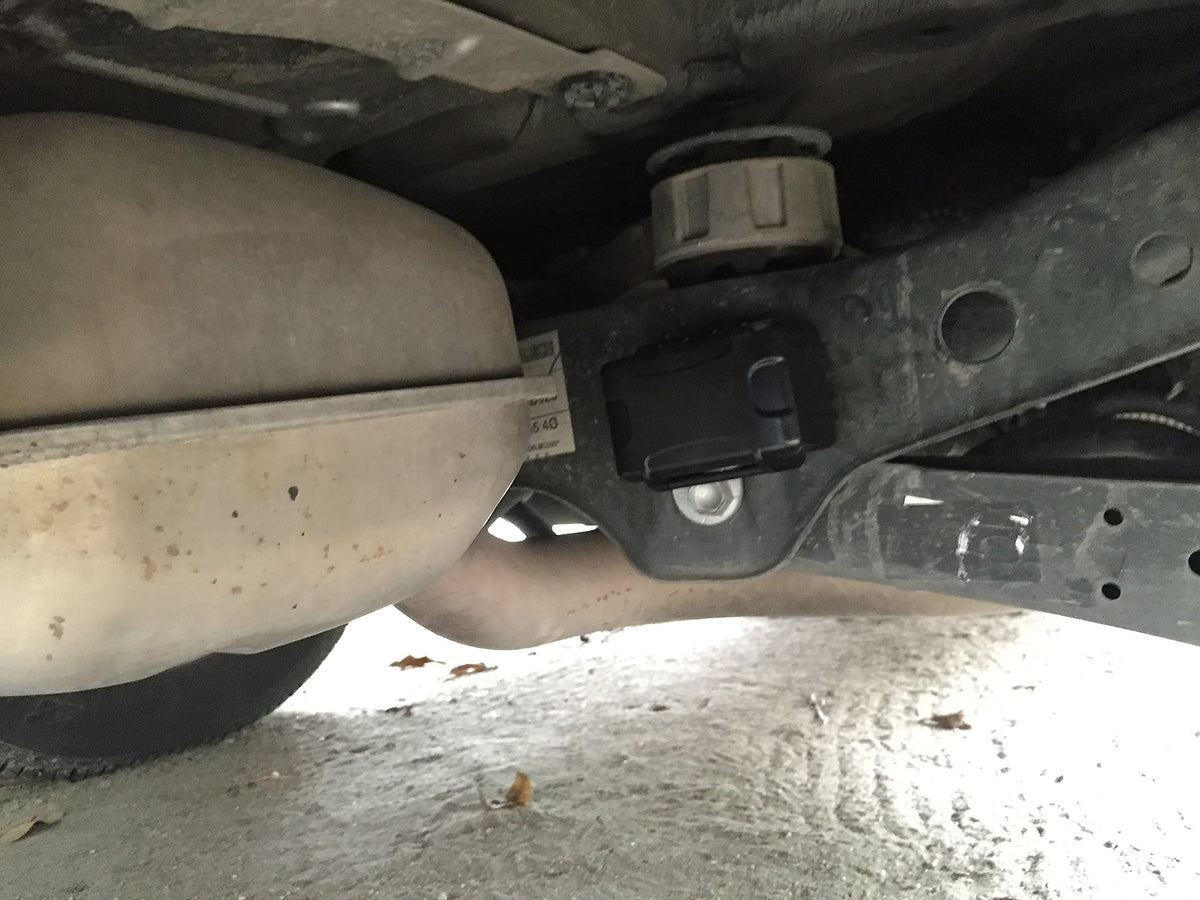 Optimus 2.0 case used by professionals on metal vehicle surfaces.