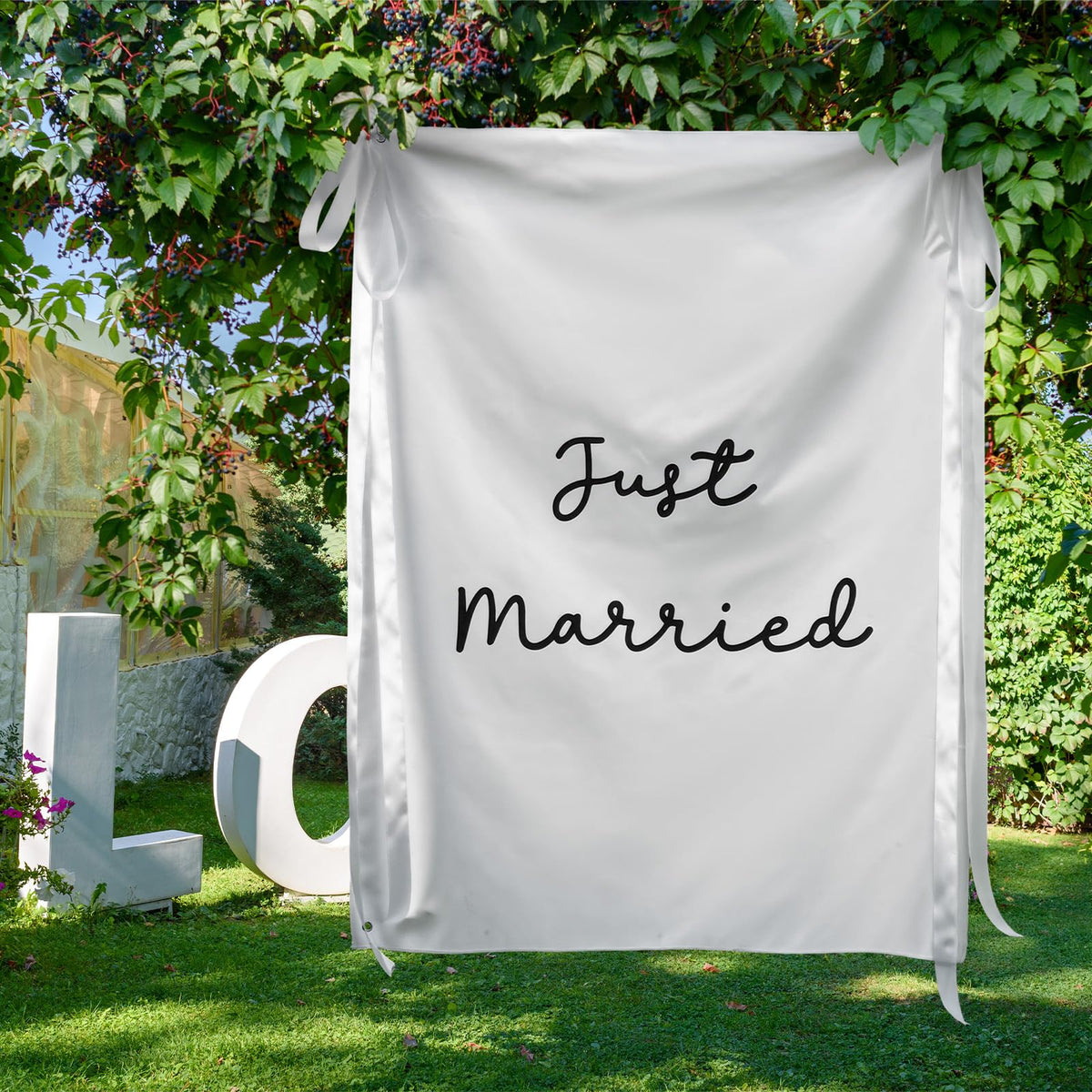 Oudain burlap-style fabric texture detail suitable for boho wedding decor.