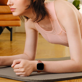 Ouwegaga color-variety Versa 4 bands for easy outfit changes.