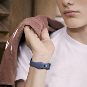 Ouwegaga slim design Versa 4 band enhances fit and mobility.