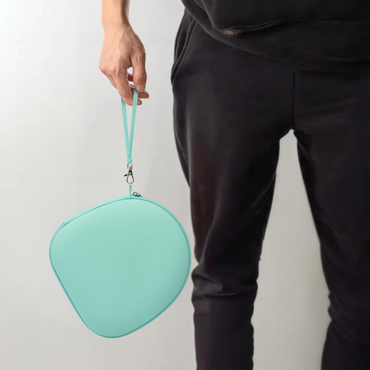 PAIYULE headphone case protects against dust and dirt during travel