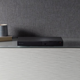 Panasonic DVD-S700 1080p upscaling demo screen showing sharper DVD detail