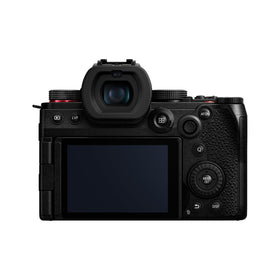 Panasonic LUMIX G9II EVF offers bright, clear composition in any light.