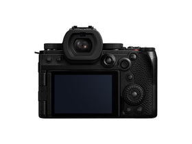 Panasonic LUMIX S5IIX 14 stop V-Log delivers rich color grading potential.