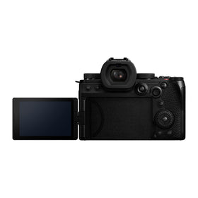 Panasonic LUMIX S5IIX heat-dispersion system supports long shoots.