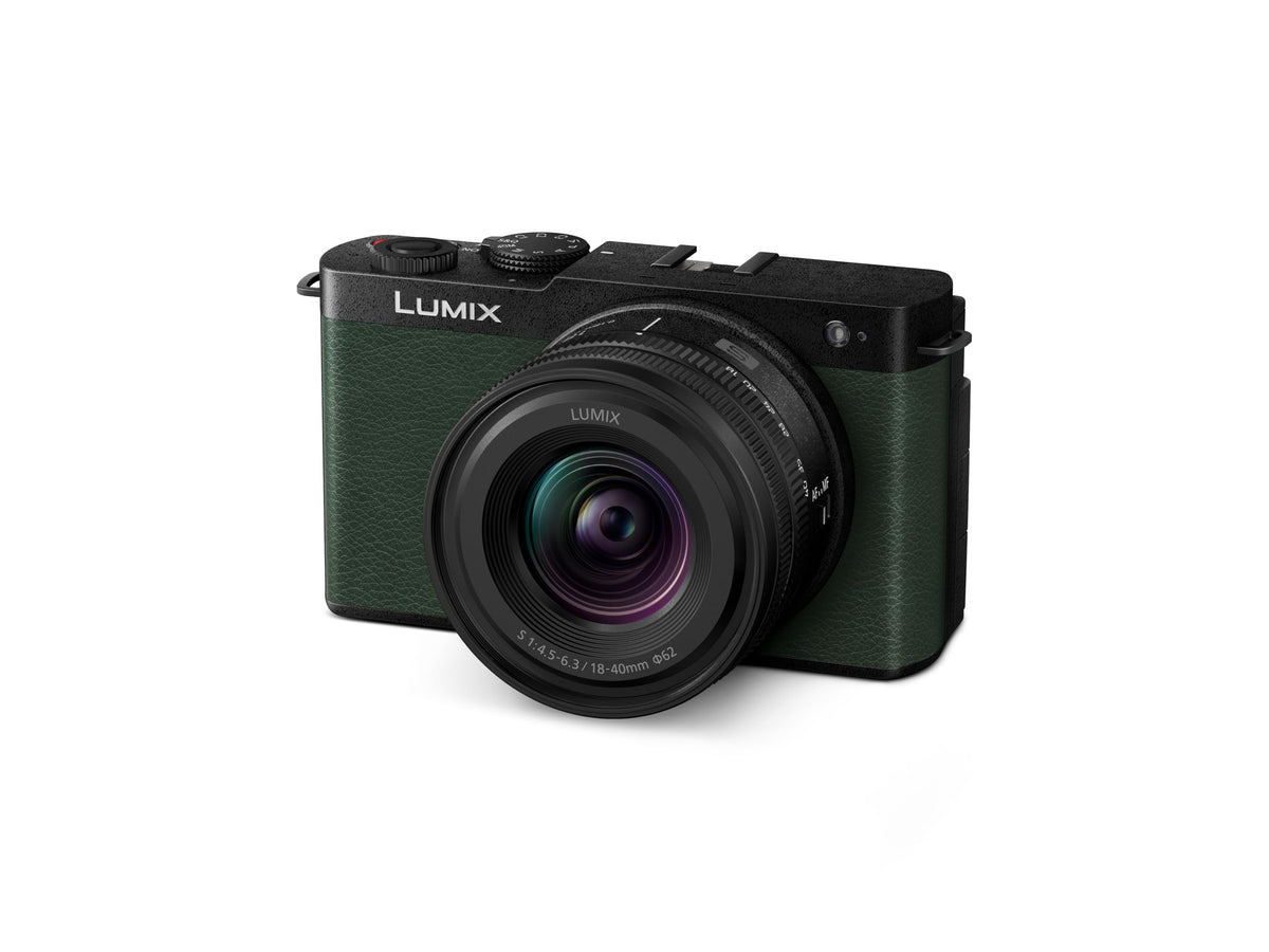 Panasonic LUMIX S9 18-40mm lens enables versatile everyday shooting.