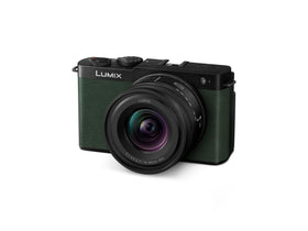 Panasonic LUMIX S9 18-40mm lens enables versatile everyday shooting.