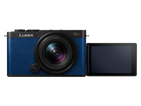 Panasonic LUMIX S9 with 18-40mm lens enables easy vlogging and sharing