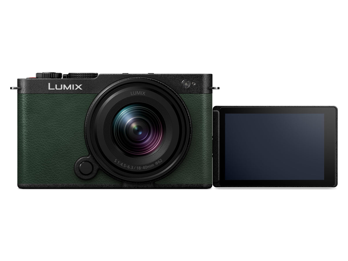 Panasonic LUMIX S9 low-light-capability supports strong night photography.