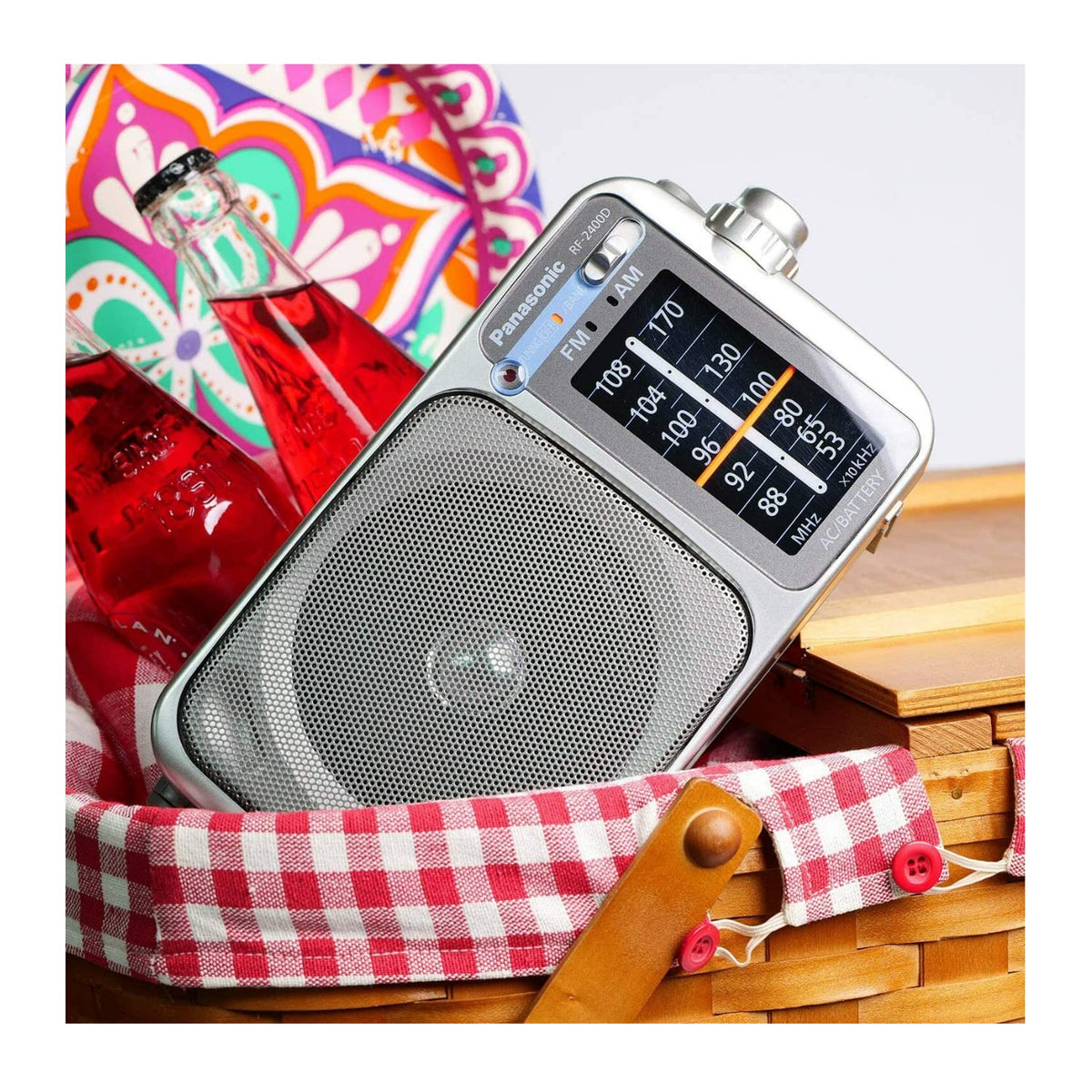Panasonic RF-2400D speaker and ferrite antenna detail for improved reception