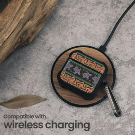 Patterit AirPods 4 case quick-release clasp enables easy attachment.