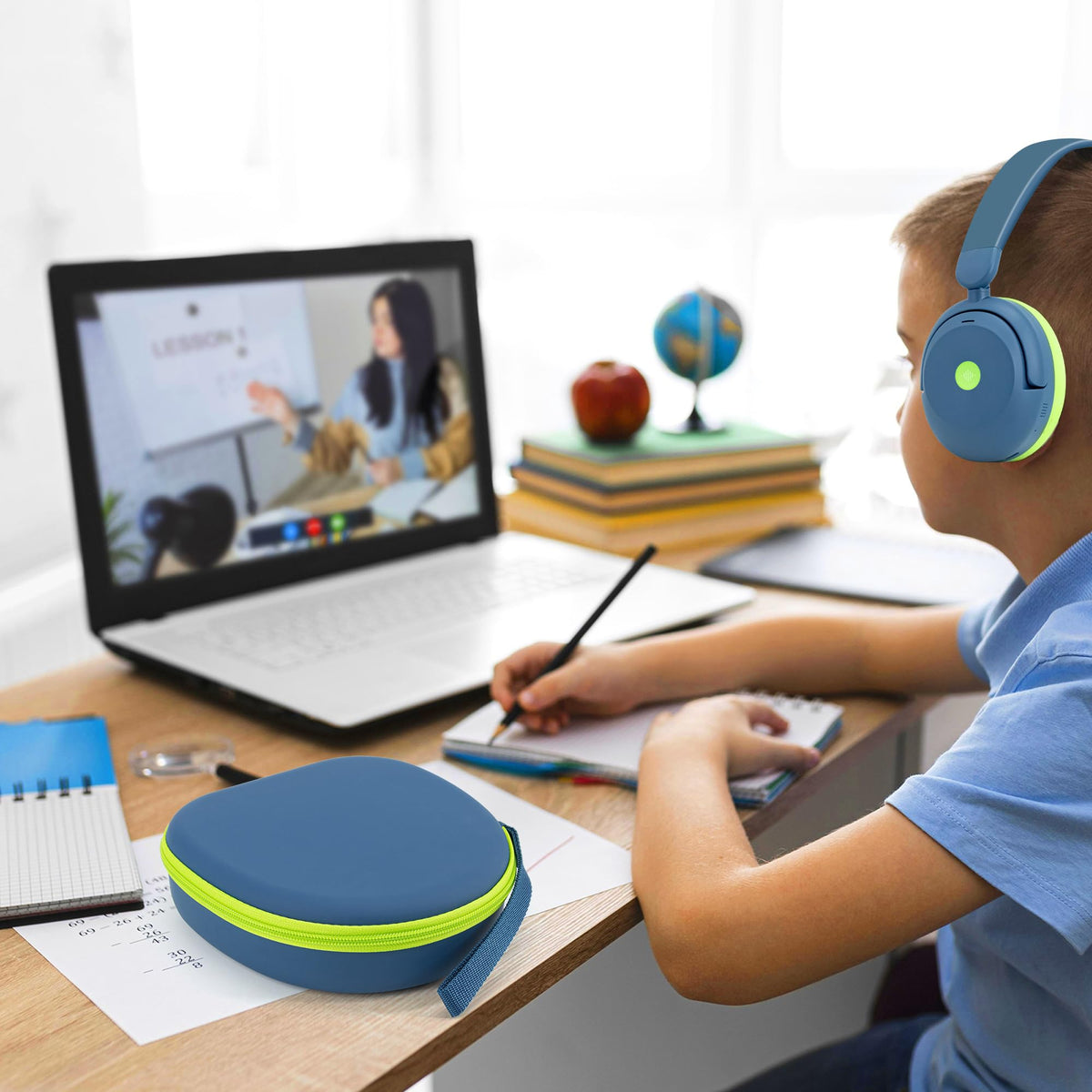 Perfcaze interior padding secures headphones and prevents scratches.