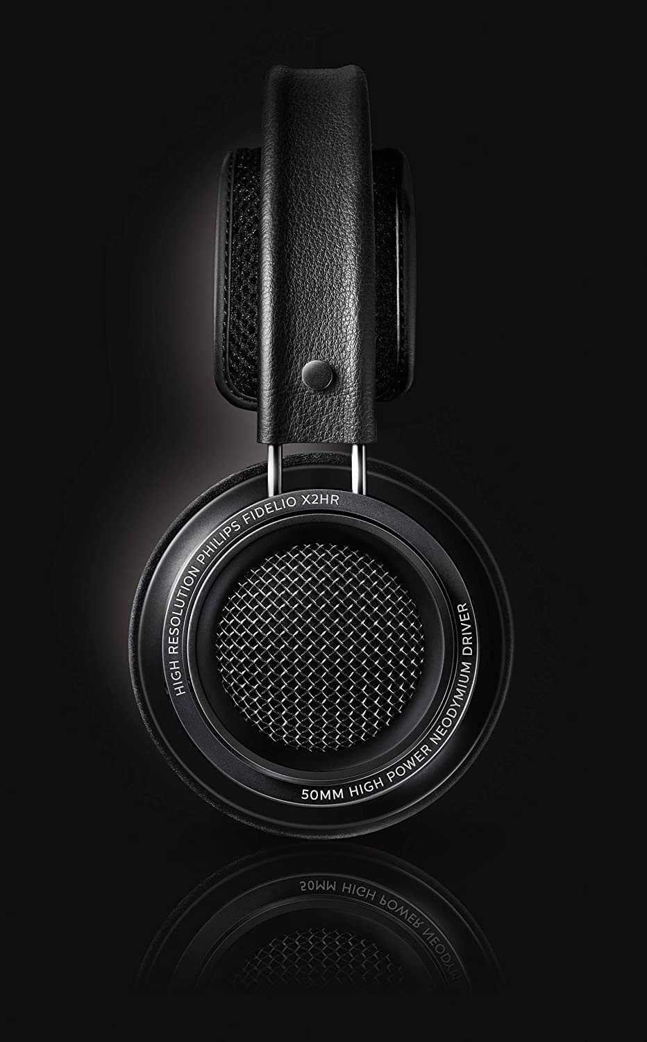 Philips Fidelio X2HR detachable cable with 3.5mm adapter enable versatile use.