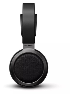 Philips Fidelio X3 50mm diaphragms provide detailed highs and rich mids for mixing.