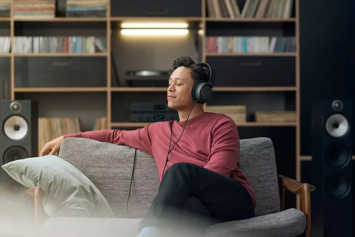 Philips Fidelio X3 adapter cable included for versatile device compatibility.