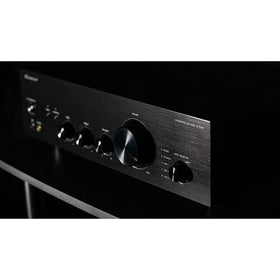 Pioneer VSX-935 streaming TV apps for immersive entertainment.
