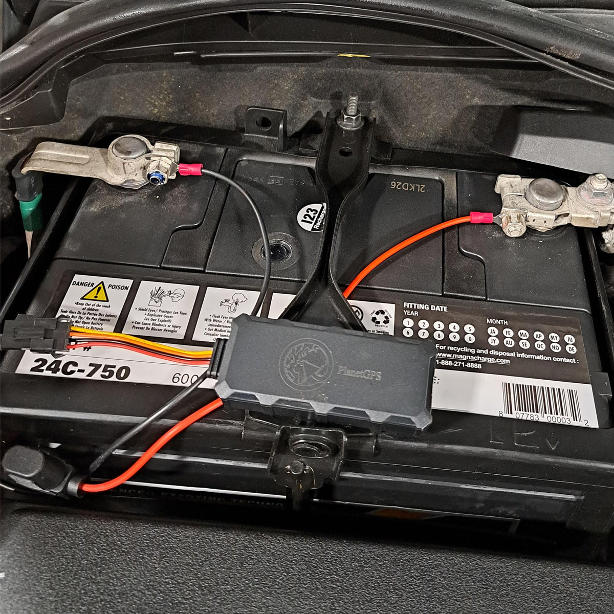 PlanetGPS Pluto no-battery-needed design uses vehicle power seamlessly.