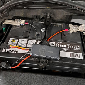 PlanetGPS Pluto no-battery-needed design uses vehicle power seamlessly.