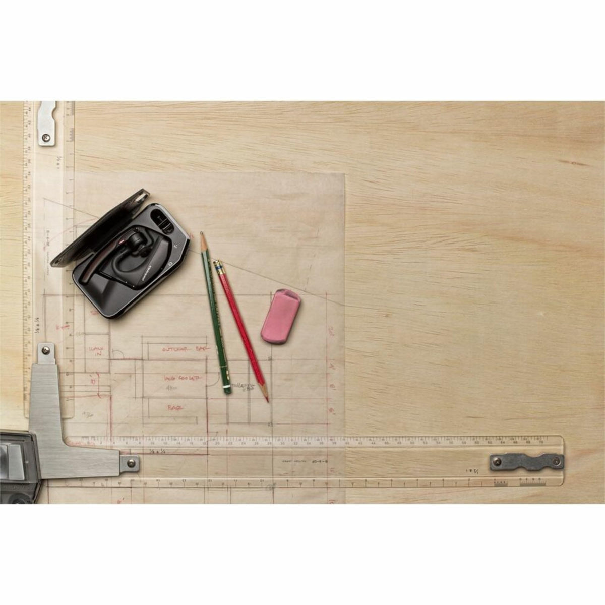Plantronics Voyager 5200 Office roaming up to 250 feet for flexible movement