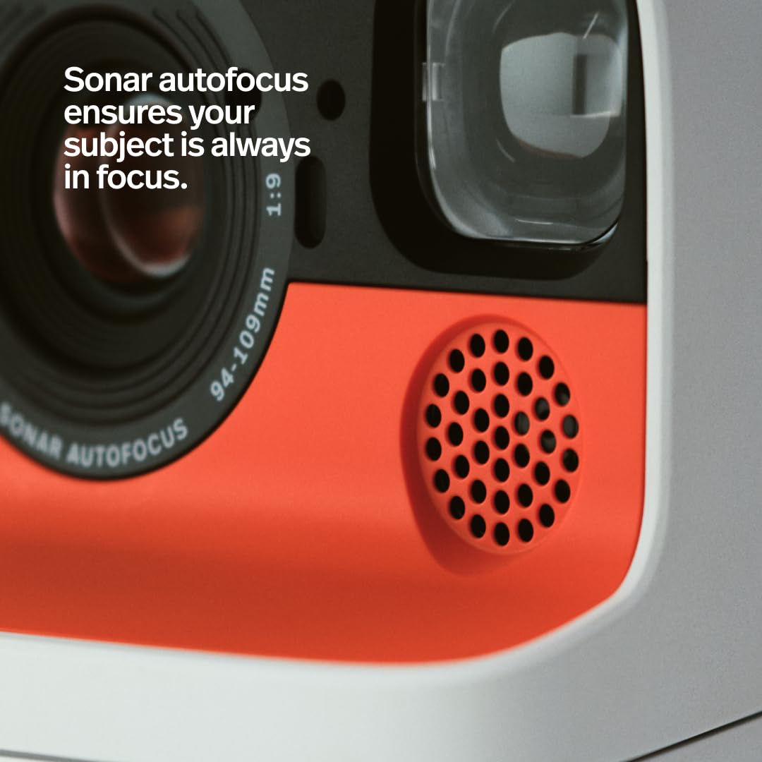 Polaroid Flip powerful flash adapts to distance for brighter memories up to 4.5 meters.