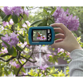 Polaroid IS048 720p video records clear action in bright light.
