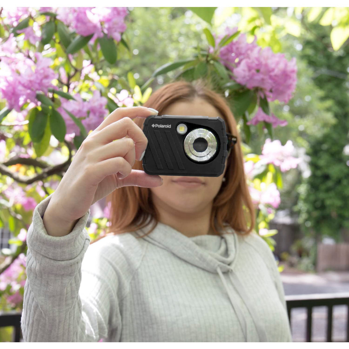Polaroid IS048 handheld action camera captures fast-moving moments with ease.