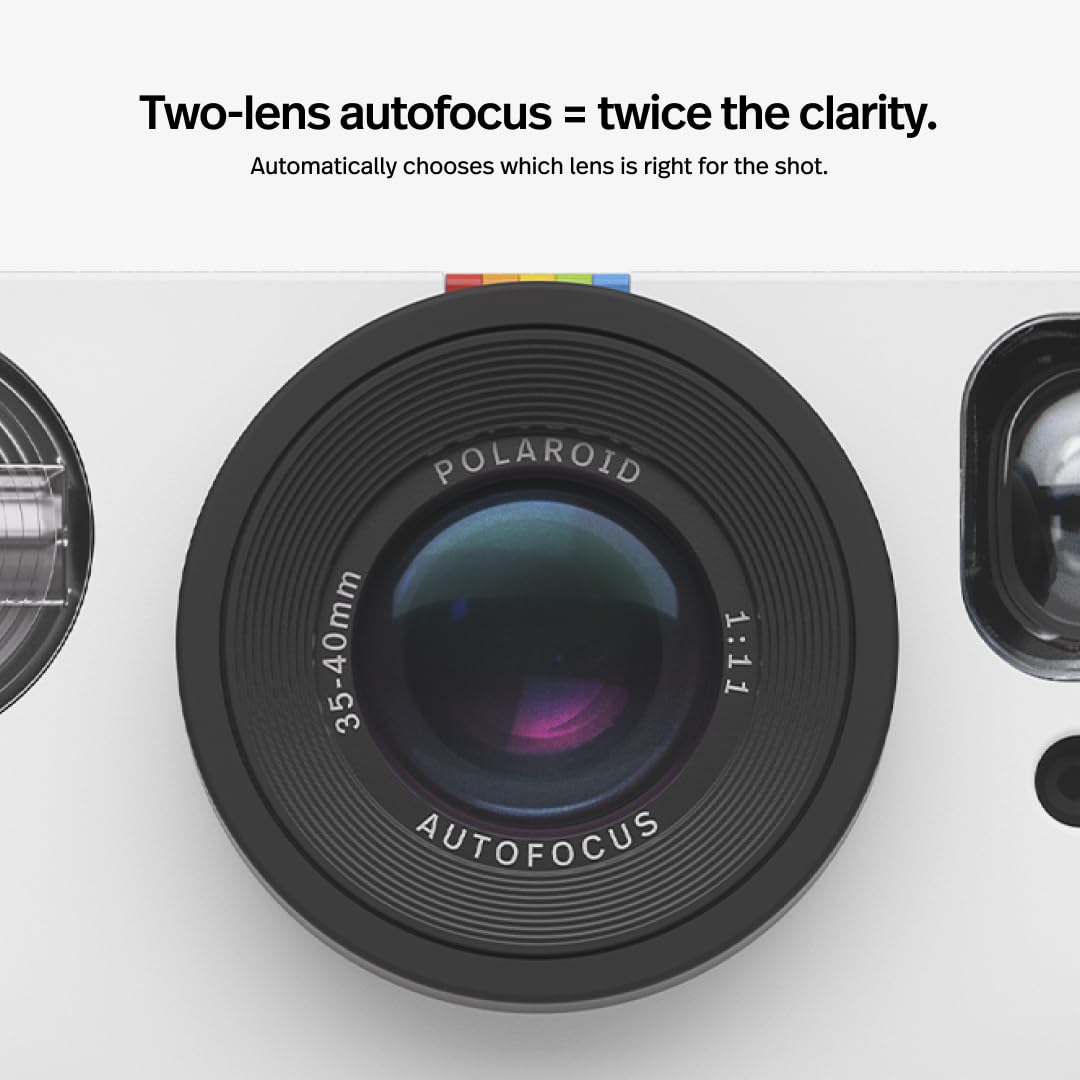 Polaroid Now 2 blue dual-lens autofocus shows sharp subjects.